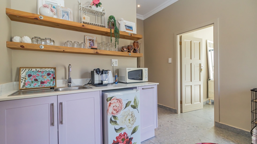 6 Bedroom Property for Sale in Heatherlands Western Cape